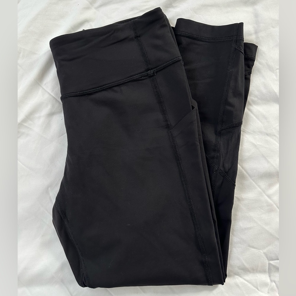 Lululemon Women’s 6 Cropped Leggings Black